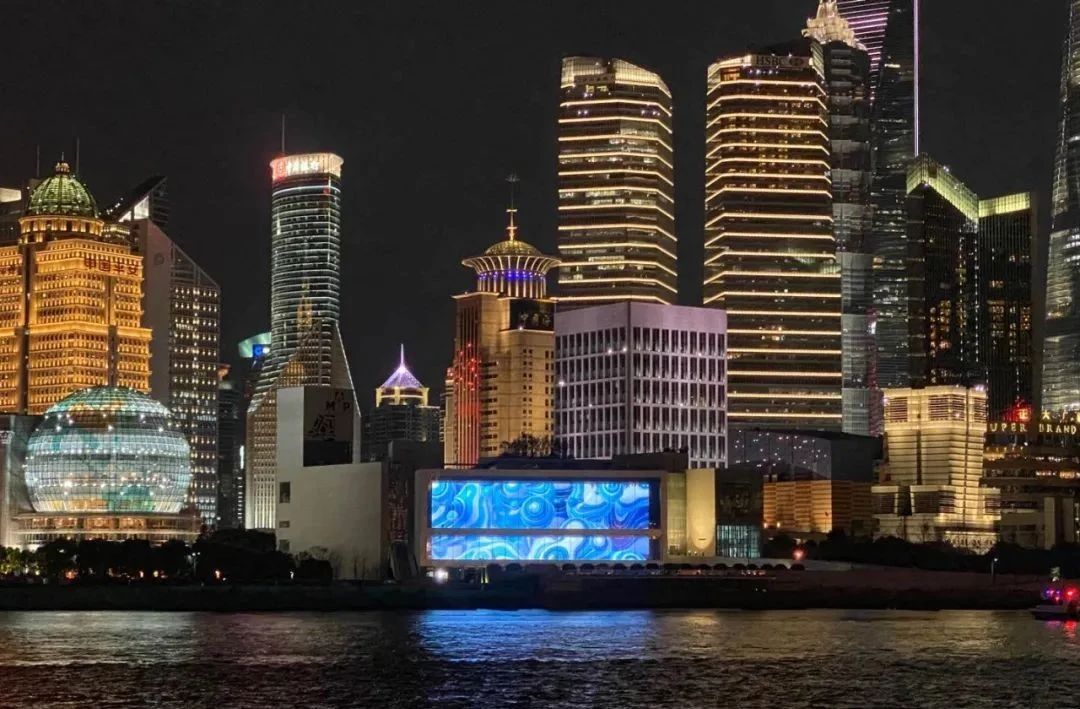 【聯(lián)建案例】巨幅戶外小間距造就“上海顯示之最”！